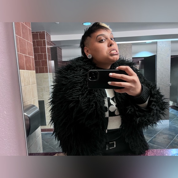 Self-proclaimed Goblin King, Lucifel Mors, at your service. - Picture 9 of 11